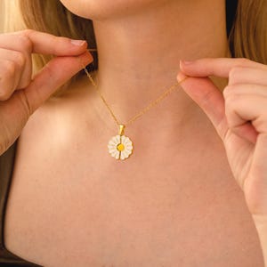 Hidden Secret Message Daisy Necklace,Personalized Daisy Necklace,Name Necklace Gift For Her,Popular Gold Daisy,Anniversary Gift For Kid