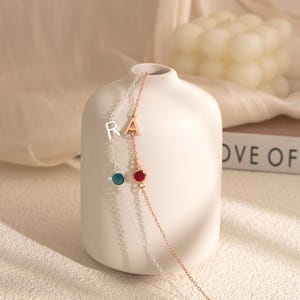 Pulsera con letra de piedra de nacimiento familiar, pulsera con inicial de piedra de nacimiento personalizada, piedra de nacimiento redonda, regalo para dama de honor, regalo de cumpleaños para la abuela, Día de la Madre