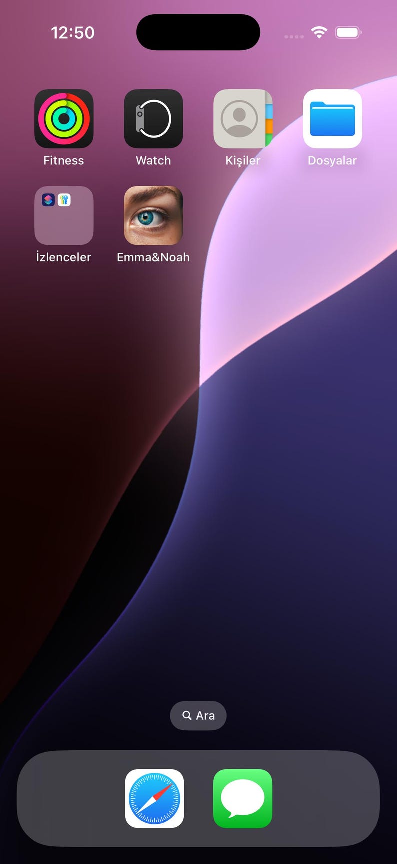 Puede incluir: Una captura de pantalla de un iPhone que muestra la pantalla de inicio con varios iconos de aplicaciones. Los iconos incluyen Fitness, Watch, Personas, Archivos, Fotos y una aplicaci&oacute;n de br&uacute;jula. La hora es 12:50.