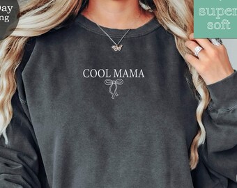 Comfort Colors Cool Mom Sweatshirt, Cool Moms Club, Mother's Day Gift, Mom Life Sweat, Mom Appreciation, Sweat for Cool Moms
