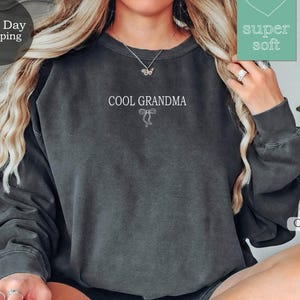 Comfort Color Grandma Sweatshirt, Cool Grandma Club Sweat, Cool Grandma Hoodie, Grandma Cool Club Sweatshirt, Cool Grandmas Club Crewneck