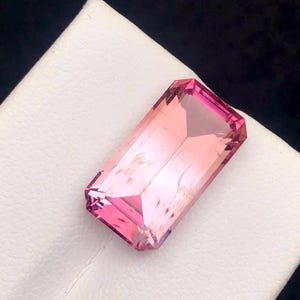 9.5 ct bicolour pink tourmaline, pink colour tourmaline, long tourmaline, hot pink tourmaline, baby pink tourmaline, loose gemstone, gems