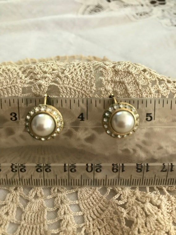 Vintage Pair of Faux Pearl and Gold Tone Earrings - image 9