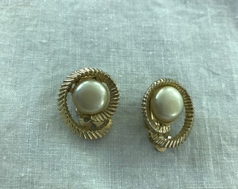 Vintage Pearl Clip-on Earrings