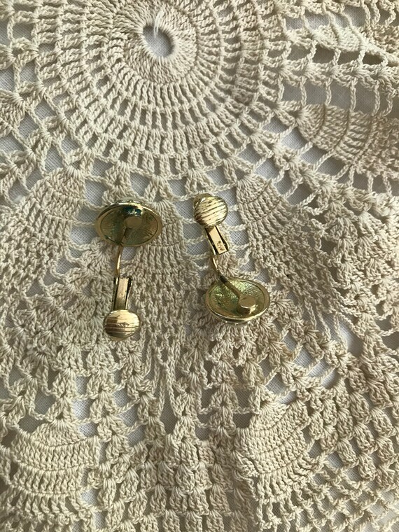 Vintage Pair of Faux Pearl and Gold Tone Earrings - image 7