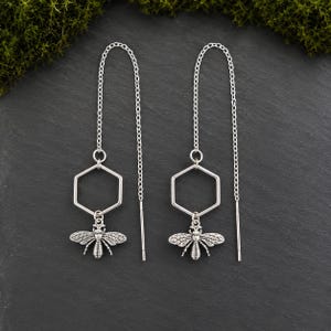 Orecchini a filo con ape, orecchini a forma di esagono a nido d'ape, gioielli geometrici ispirati alla natura, orecchini a infilare in acciaio inossidabile, regalo per gli amanti della natura.