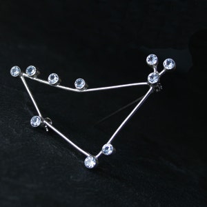 Broche constellation du Capricorne : argent sterling et spinelle bleu