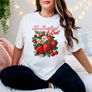 Strawberry Shirt, Cherry T-shirt, Fruit Lovers Tee, Strawberry Festival, Cottagecore Aesthetic Tee, Summer Vintage Aesthetic, Retro Tee