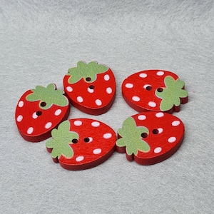 5x STRAWBERRY BUTTONS, Painted Wooden 22mm buttons