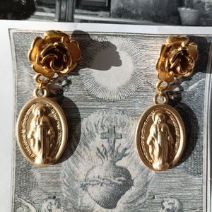 Madonna delle rose, orecchini medaglie miracolose,orecchini Madonna,orecchini cattolici,barocchi,orecchini con medaglia miracolosa