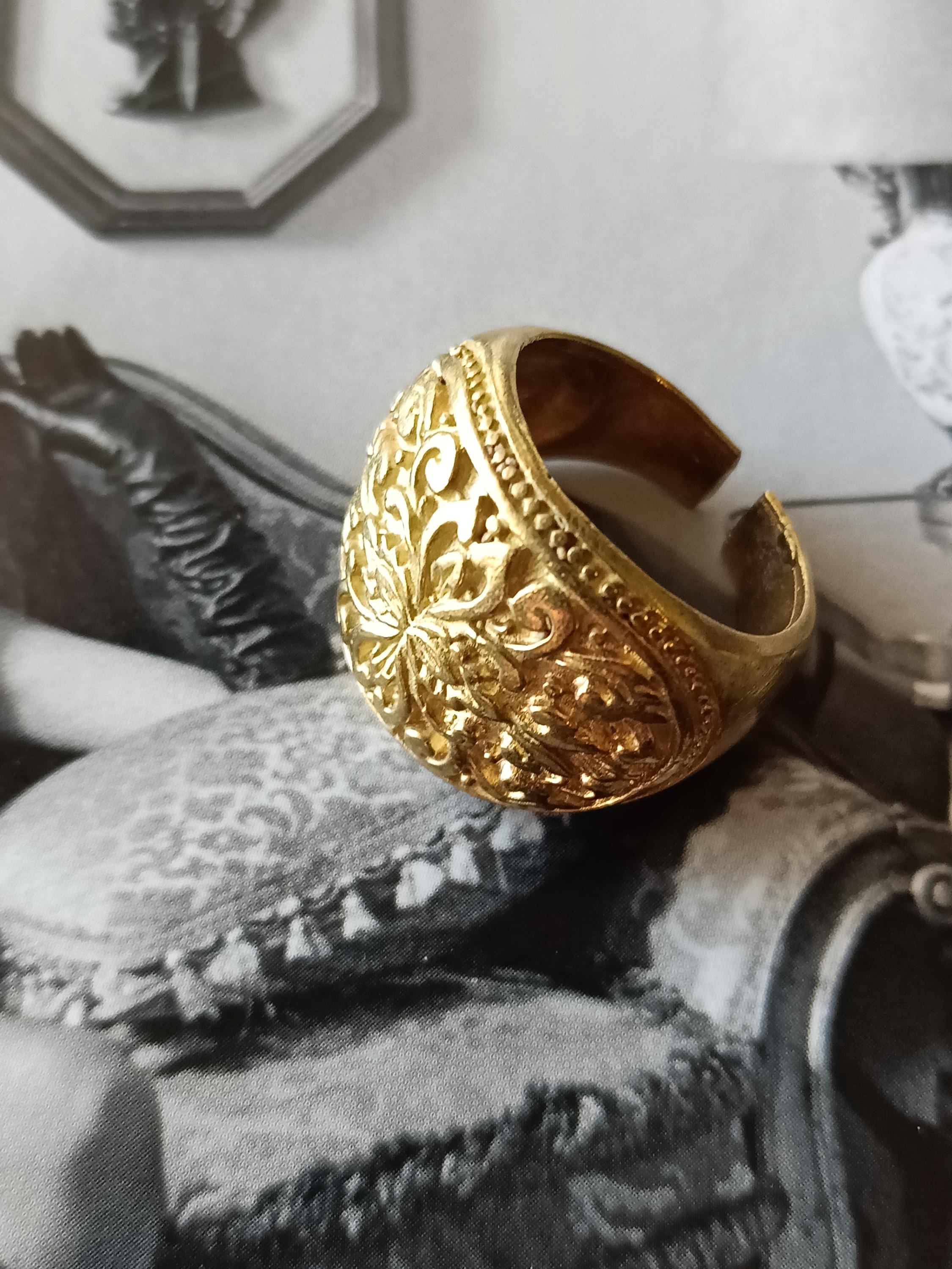 バロック真鍮リング：折衷的なデザインで調節可能な芸術的なリング