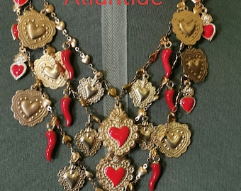 Collana CUORE MATTO, collana Frida, collana charms cuore sacro, ciondoli charms, portafortuna italiana,cuore votivo,charms necklace