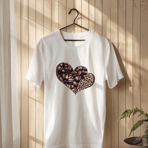 Schickes Kaffee T-Shirt, perfektes Geschenk für Kaffeeliebhaber, bequemes Unisex T-Shirt Soft Heart Coffee T-Shirt, Kaffeesüchtiger