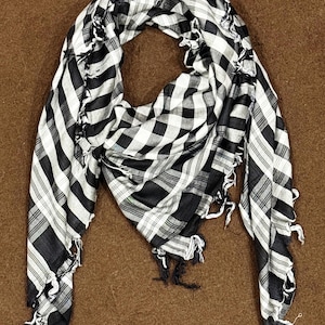 Black & White Keffiyeh Scarf | Traditional Palestinian Kufiya Shemagh with Tassels | Unisex Hatta Arab Headwrap | Cultural wear