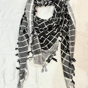 Black and White Palestinian Keffiyeh | Traditional Kufiya Shemagh Scarf for Men & Women | Arab Hatta Headwrap with Tassels