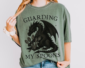 Camiseta "Guardando mis Cucharas" / Camiseta "Teoría de la Cuchara" / Camiseta "Enfermedad Crónica Invisible" / Libro de Fantasía sobre Discapacidad Oculta