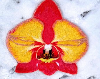 Handmade Tufted Orchid Flower Rug: Floral Wall Decor (20x20 inches)