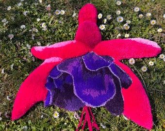Tapete tufado com flores fúcsia: decoração de parede floral feita à mão, 20x21
