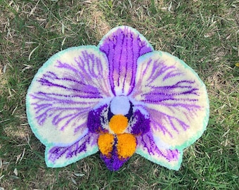 Tapete tufado artesanal de orquídea roxa: decoração de parede floral