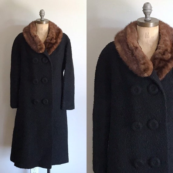 Black Wool Coat . Fur Collar . 50s 1950s . Medium