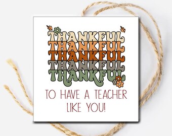 Könnte beinhalten: Eine weiße Karte mit dem Text "THANKFUL", der fünfmal in einer Retro-Schrift mit verschiedenen Farben wiederholt wird. Der Text ist von kleinen Blumenillustrationen umgeben. Die Karte hat auch den Text "TO HAVE A TEACHER LIKE YOU!" in einer kastanienbraunen Schrift.