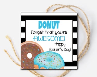 Op de afbeelding: Een cadeau-etiket voor Vaderdag met een zwart-wit geruite rand. Het etiket toont twee donuts, een met chocolade glazuur en sprinkles en de andere met blauw glazuur en sprinkles. De tekst op het etiket luidt "DONUT Forget that you're AWESOME! Happy Father's Day!"
