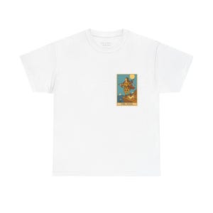 Maglietta unisex in cotone pesante con la carta dei Tarocchi del Matto, maglietta boho, regalo spirituale, abbigliamento casual unico, maglietta con l'arte dei Tarocchi, abbigliamento mistico
