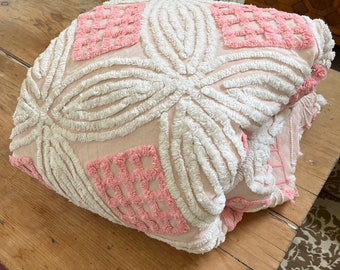 Vintage chenille coverlet/fabric/pink