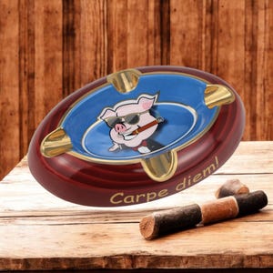 Cenicero de cigarros con dibujos de animales (cerdo, bulldog y rata): un regalo de lujo y original.