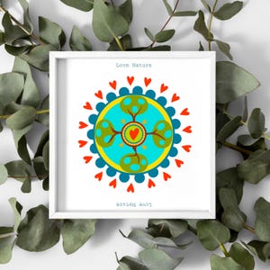 Arte vibrante: mandala de cores vivas – azul, amarelo e vermelho – com árvores e corações, simbolizando a conexão entre amor e natureza.