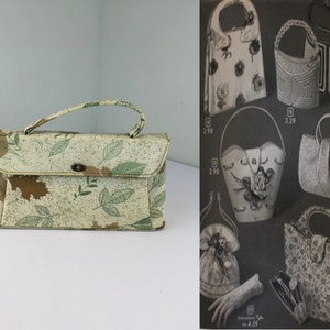 The Changing of the Seasons Vintage 1950s 1960s Pistachio Green & Gold Print Texture Vinyl Long Handbag Purse image 2