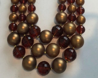Cafe Chats - Vintage 1950s 1960s Walnut Brown Facet Cut Lucite Beads & Muted Gold 3 Strand Faux Pearl Necklace