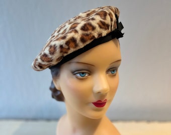 Growling For Her Own Pleasure - Vintage 1950s 1960s Faux Leopard Fur Beanie Beret Hat