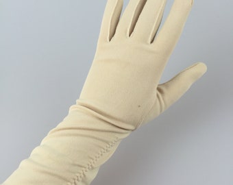 Caught In Her Stare - Vintage 1950s Oatmeal Nylon Mid Arm Shirred Gloves - 7/7.5