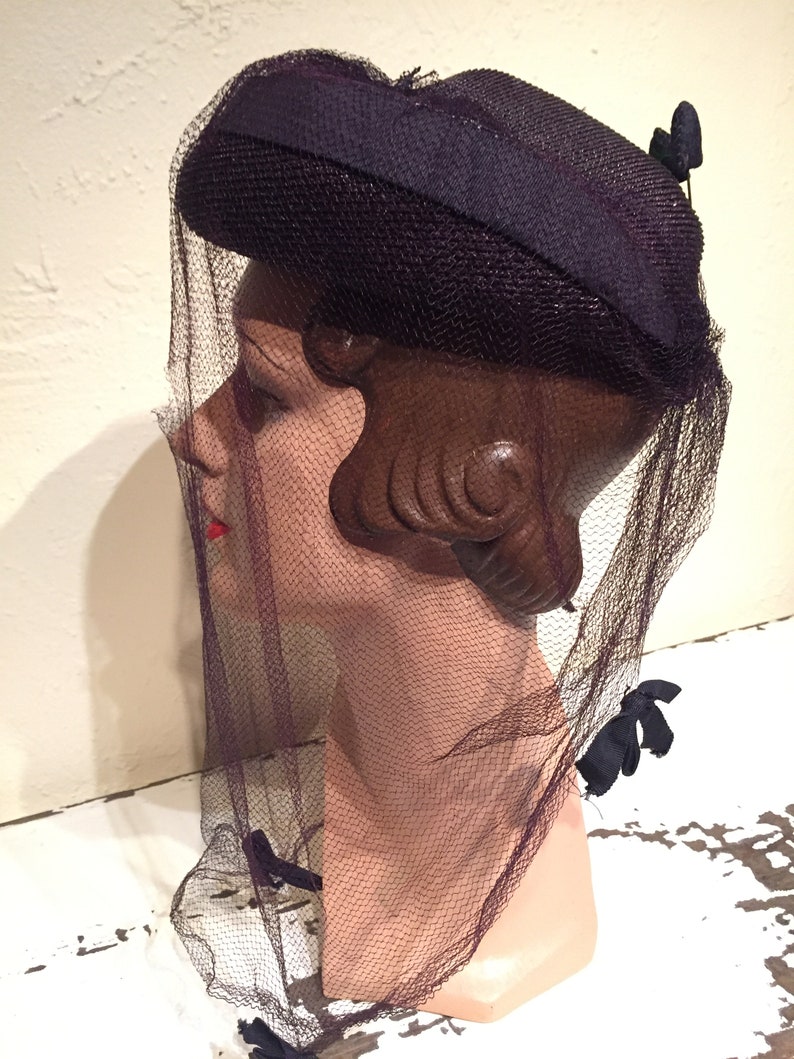 She Was an English Violet Vintage 1940s Dark Plum Purple Straw Slant Caplet Hat w/Matching Veil image 5