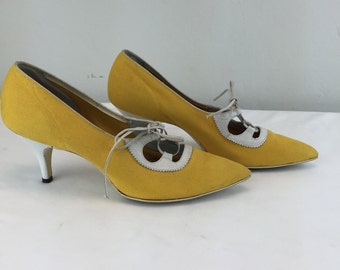 Fall Into Colours - Vintage 1950s 1960s Golden Yellow Canvas & White Leather Lace Up Heels Shoes - 7AA