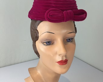 Mary St John Isn't Going Along With It - Vintage 1950s 1960s Magenta Velvet Star Pill Box Hat