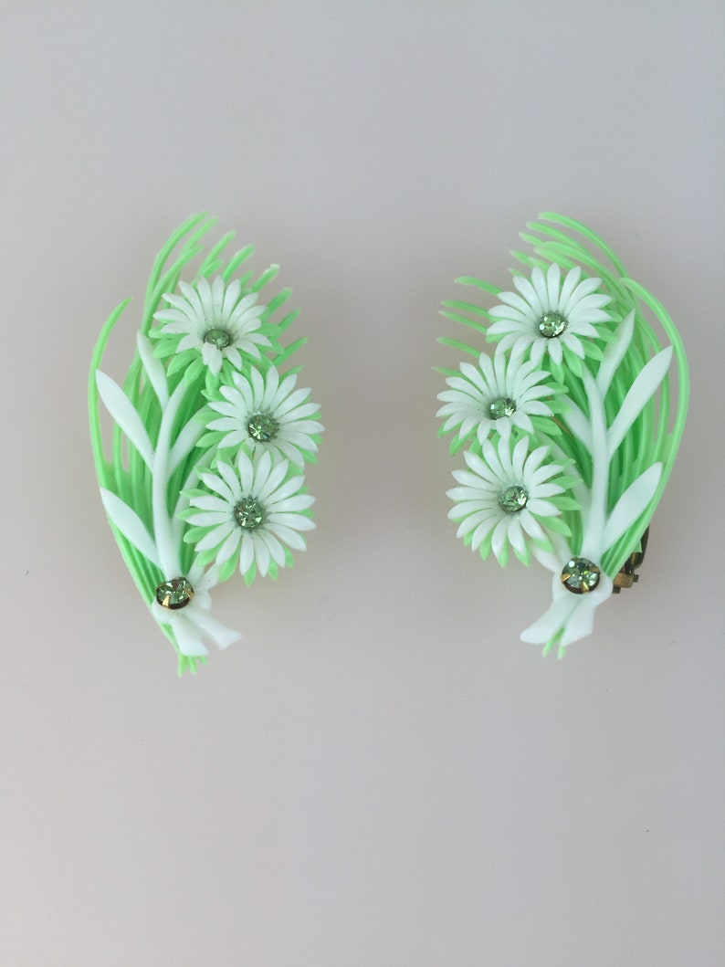 A Smart Bouquet Vintage 1950s 1960s NOS Bright Green & White Soft Plastic Floral Climber Clip On Earrings image 3