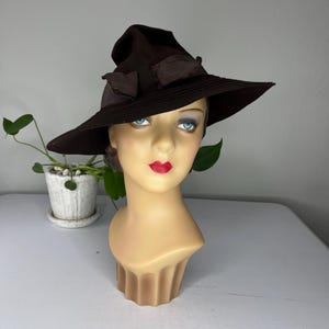 1930s 1940s Vintage Pariser Schokobrauner Fedora aus Wollfilz mit schöner Krempe