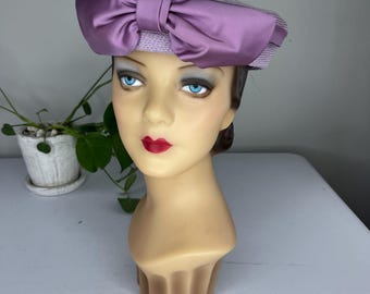 Vintage 1950s Purple Velor Hat Caplet with pleated side decor Vintage 1950s Purple Velvet Pleated Hat With Plume of Purple  main image 3