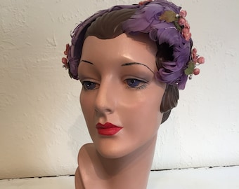 Did You See the Groomsmen - Vintage 1940s 1950s Lilac Lavender Curled Feather & Floral Cookie Cutter Hat Fascinator