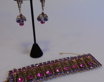 Ik kan gewoon niet kiezen - Vintage jaren 1960 Magenta & Paarse Strass Gouden Filigraan Armband Oorbel Set