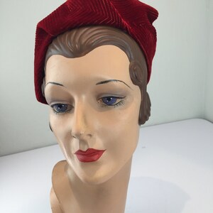 Geometric Charm Vintage 1930s Ruby Red Velvet Deco Stitch Work Sculpted Turban Styled Hat image 3