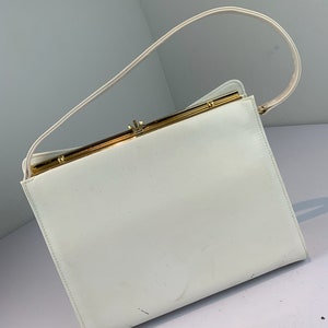 Just Us Gals Vintage 1960s White & Navy Blue Spectator Vinyl Faux Leather Handbag Purse image 3