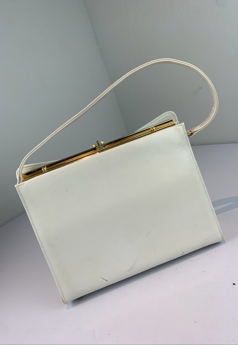 Just Us Gals Vintage 1960s White & Navy Blue Spectator Vinyl Faux Leather Handbag Purse image 3