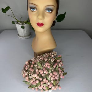 Danae to the Stars - Vintage 1950s Pale Pink Velvet Floral Bud Mesh Pill Box Caplet