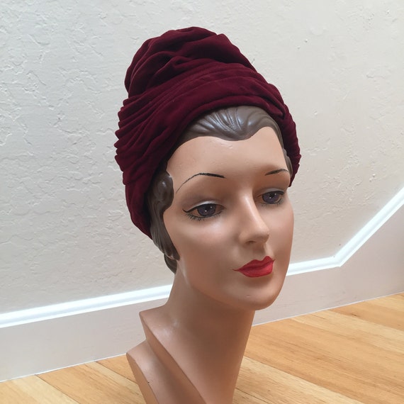 Dramatic Colour Scheme - Vintage 1930s 1940s Burgundy Silk  display picture 3