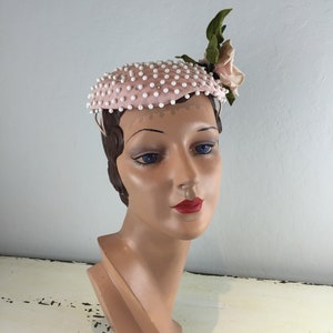 Yet....She Thought She Had Vintage 1950s Pale Pink White Bead & Rhinestone Mini Pancake Hat w/Standing Rose image 3