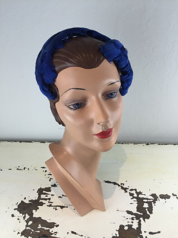 Upon Royal Locks - Vintage 1950s Royal Blue Curle… - image 9