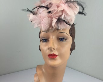 Invitation to Beauty - Vintage 1940s Shell Pink & Black Hibiscus Feather Pompom O Ring Hat